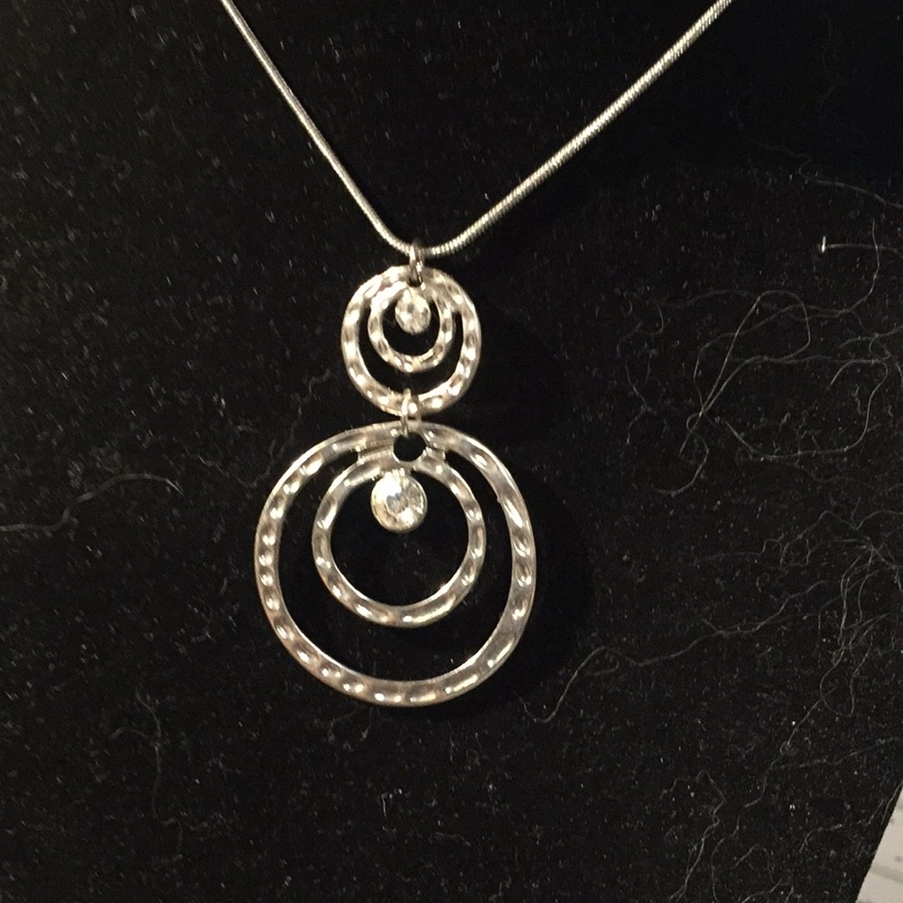 Gorgeous necklace jewelry, 21”, beautiful design